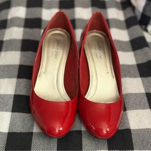Comfort Plus , vibrant red classic closed toe heels 👠